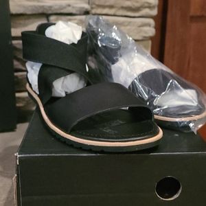 Sorel Sandals 9.5 NIB
